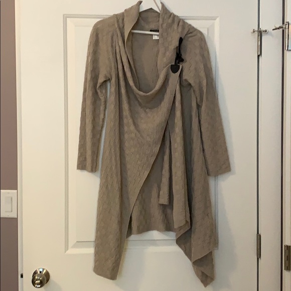 Sweater wrap. gUc